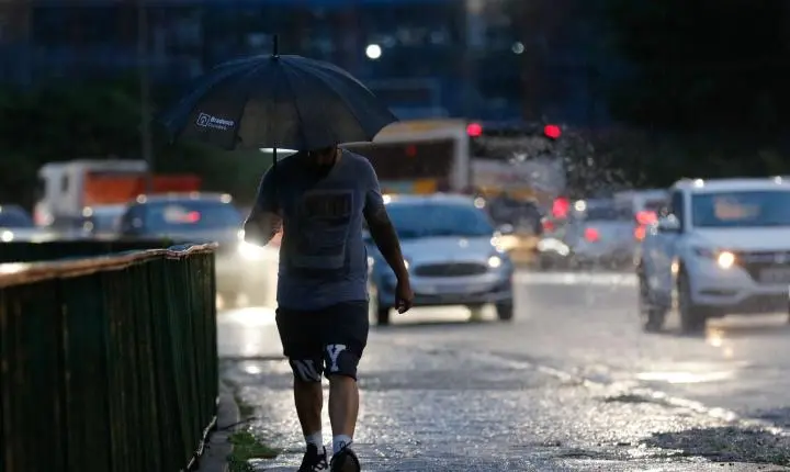 Inmet emite alerta de chuvas intensas para as regiões Sul e Sudeste do país