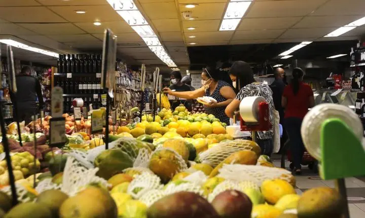 INPC acumula alta de 4,29% em 12 meses e afeta o reajuste de salários