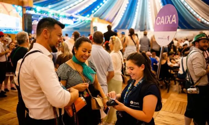 Inscrições abertas para vagas temporárias de trabalho na 41ª Oktoberfest Blumenau