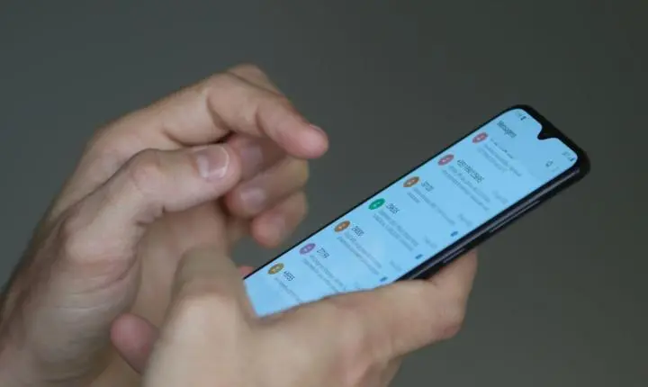 Anatel alerta STF que internet móvel grátis pode colapsar redes nas eleições