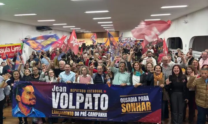 Jean Volpato realiza lançamento de campanha com uma multidão em Blumenau