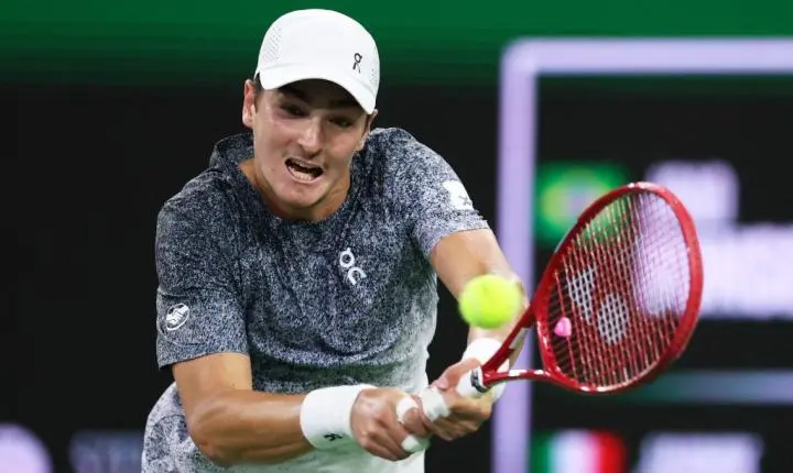 João Fonseca enfrenta Stefanos Tsitsipas no Masters 1000 de Montreal; siga o placar