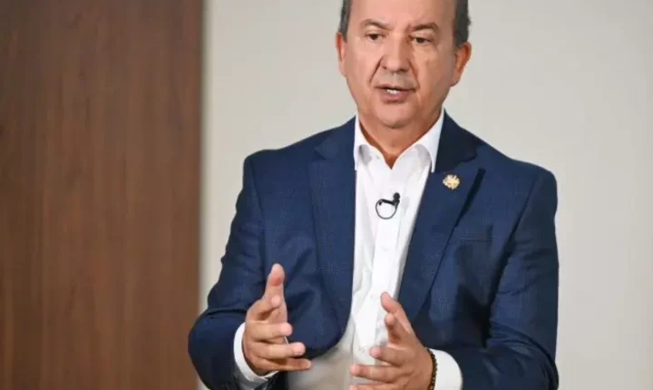 Jorginho Mello é reeleito governador de SC no primeiro turno
