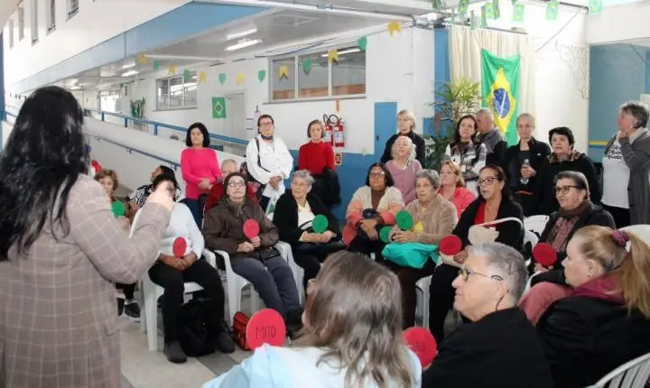 Junho Violeta: ação na Pró-família promove cuidado e valorização da pessoa idosa