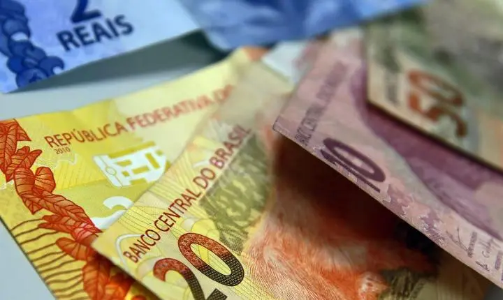 Juros do crédito para famílias sobem em agosto e inadimplência atinge 6%