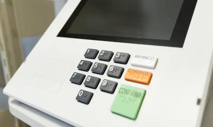 Justiça Eleitoral reforça segurança das urnas eletrônicas antes do processo de votação