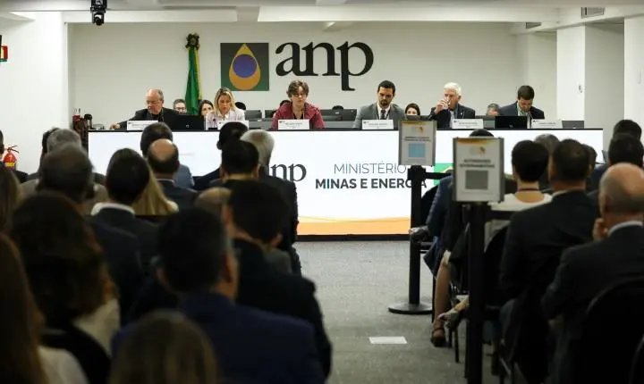 Leilão da ANP arrecada R$ 3 bilhões com oferta de blocos de petróleo