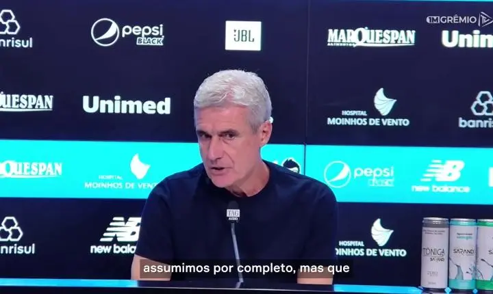 Luís Castro comemora a classificação do Grêmio na Copa do Brasil