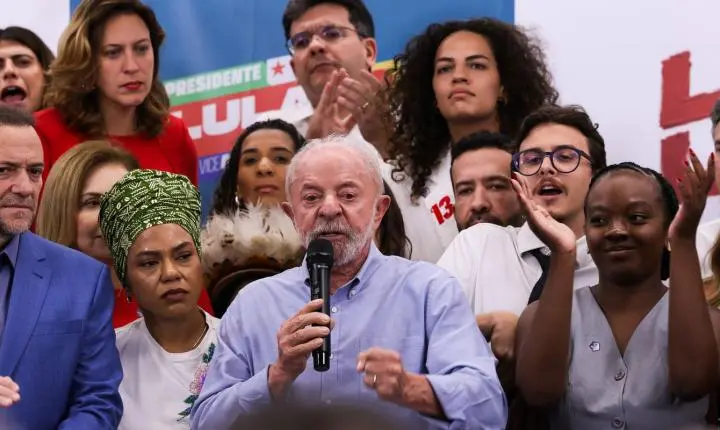 Lula cobra Flávio Bolsonaro sobre apoio à escala 6x1 em discurso