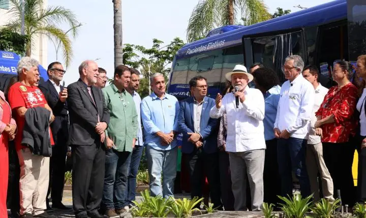 Lula cobra ação do governador do Rio de Janeiro contra milicianos e crime organizado