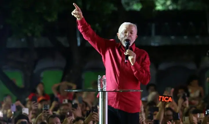 Plano de governo de Lula foca em salário mínimo e segurança pública