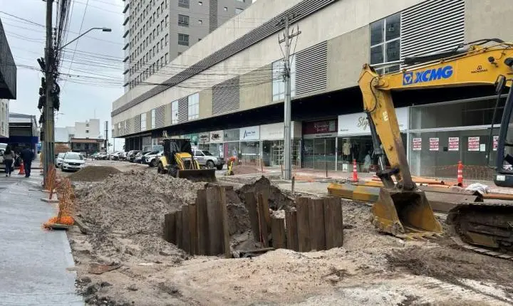 Macrodrenagem avança e muda trânsito em São José; veja onde