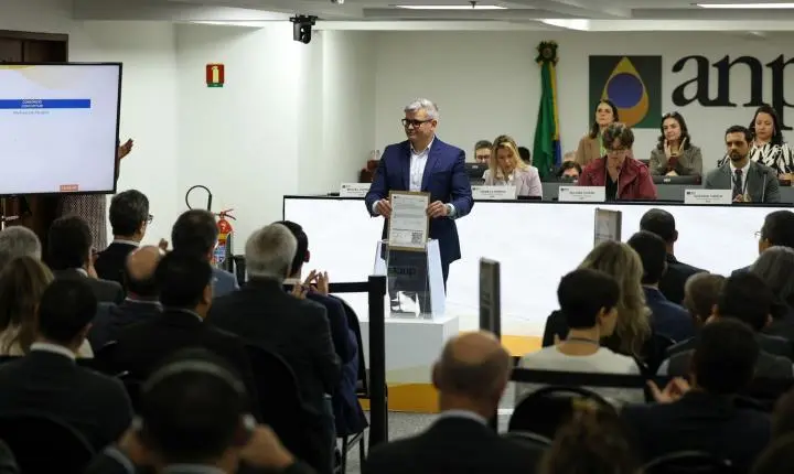 Maior leilão do pré-sal termina com sete blocos arrematados no Rio