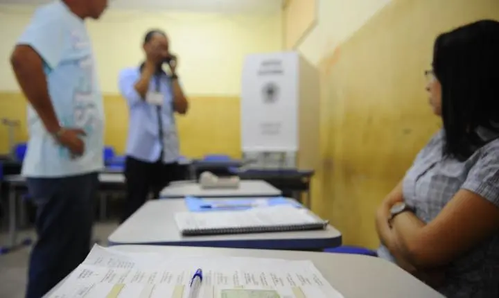 Mesários nas eleições garantem a transparência e a organização do pleito