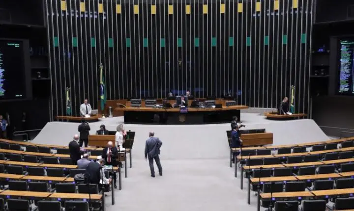 Minirreforma eleitoral aprova recuperação fiscal e novas regras para partidos políticos