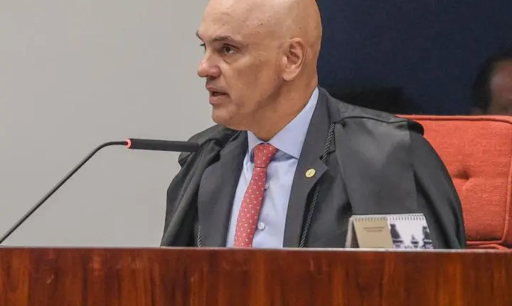 Moraes aciona PGR após Flávio Bolsonaro faltar a depoimento à Polícia Federal