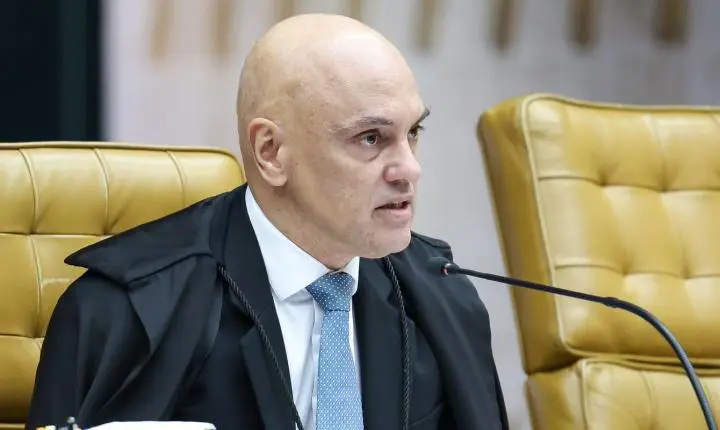 Moraes suspende visitas de Flávio Bolsonaro a Jair Bolsonaro em prisão domiciliar