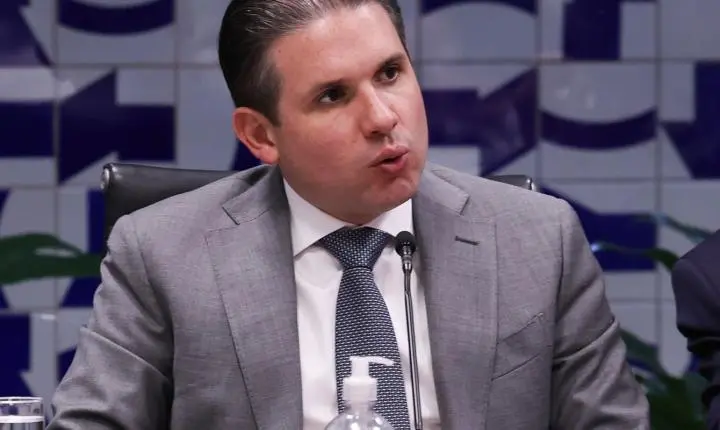 Presidente da Câmara convoca líderes para discutir fim da escala 6x1