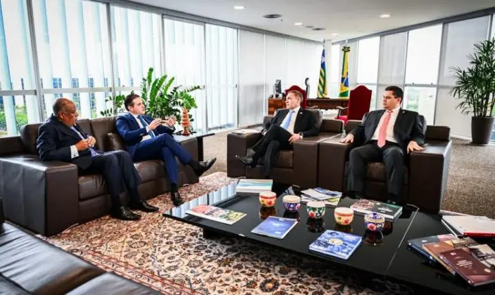 Hugo Motta defende urna eletrônica e elogia papel da Justiça Eleitoral