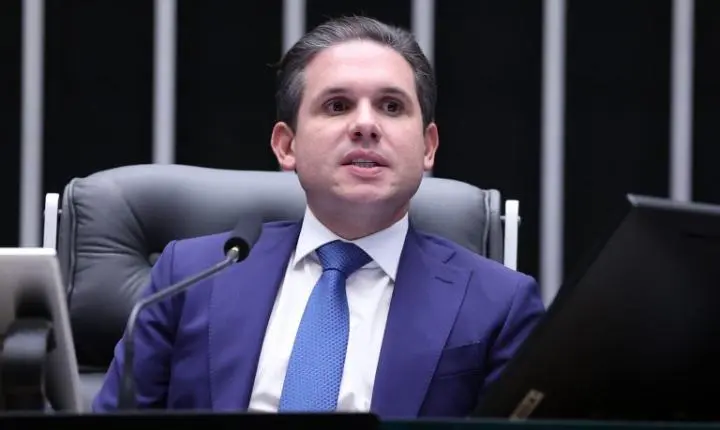 Hugo Motta recebe de Lula proposta para o aumento do limite de faturamento do MEI