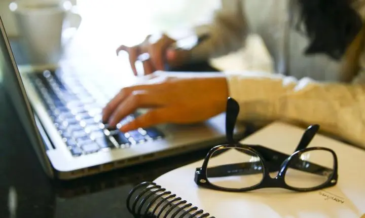 Mulheres lideram a força de trabalho no mercado de seguros, mas faltam no topo