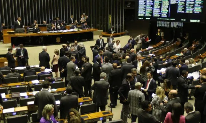Congresso derruba veto e municípios inadimplentes terão acesso a recursos federais
