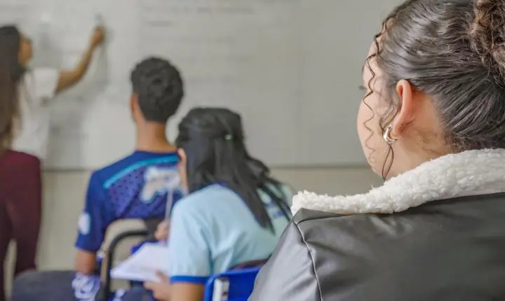 Pagamento do Pé-de-Meia é liberado para estudantes nascidos em maio e junho nesta quarta-feira