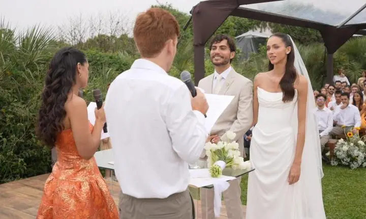 O casamento que colocou a Praia do Rosa no centro do mapa dos famosos neste fim de semana