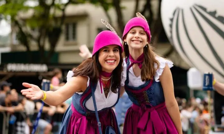 Oktoberfest Blumenau 2026 terá oito desfiles; confira datas, horários e novidades