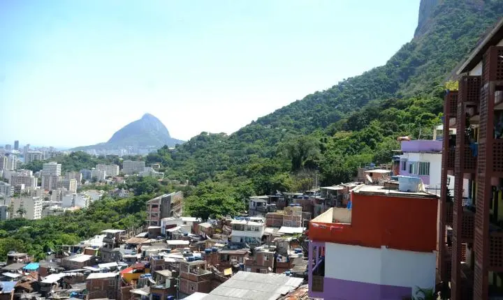 Operação Contenção na Zona Sul do Rio resulta em prisões e tiroteio com homem baleado