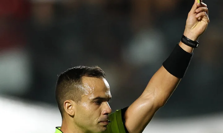 Palmeiras publica nota e rebate críticas do Vitória à arbitragem após goleada