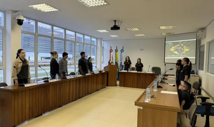 Parlamento Jovem de Timbó realiza quarta Sessão Ordinária do ano