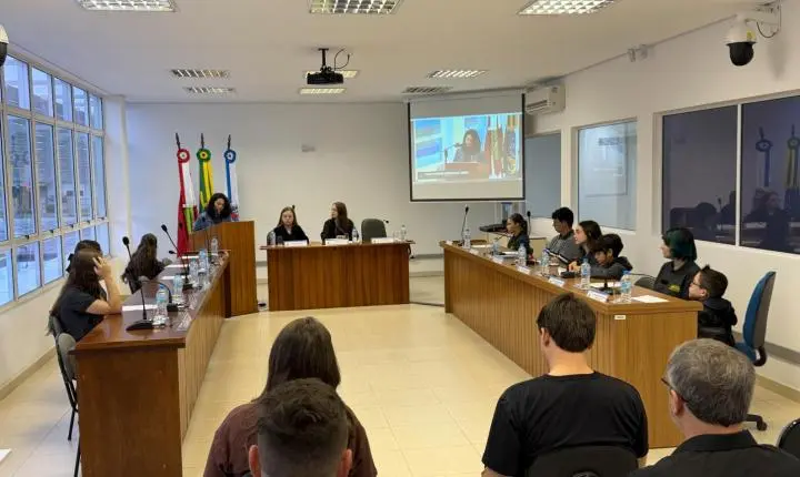 Parlamento Jovem de Timbó realiza Sessão Solene e inicia as atividades do segundo semestre