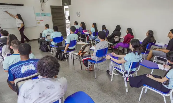 O programa Pé-de-Meia inicia pagamento da quinta parcela nesta segunda-feira
