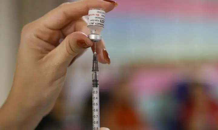 Vacinação contra o HPV reduz pela metade contágio do vírus em jovens no Brasil
