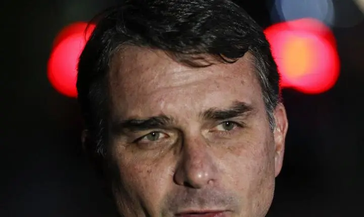 Polícia Federal aponta cobranças de Flávio Bolsonaro a Daniel Vorcaro por filme Dark Horse