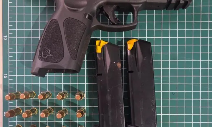 Pistola usada em disparos na frente de conveniência em Navegantes é apreendida