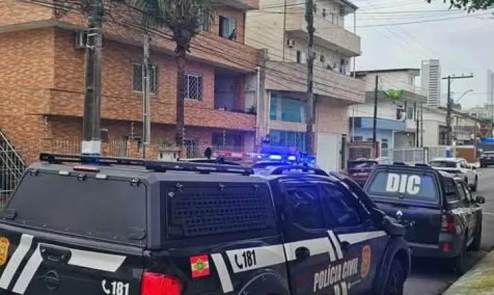 POLÍCIA CIVIL CUMPRE MANDADOS DE BUSCA CONTRA FALSO POLICIAL CIVIL QUE AMEAÇOU MORADOR EM BALNEÁRIO CAMBORIÚ