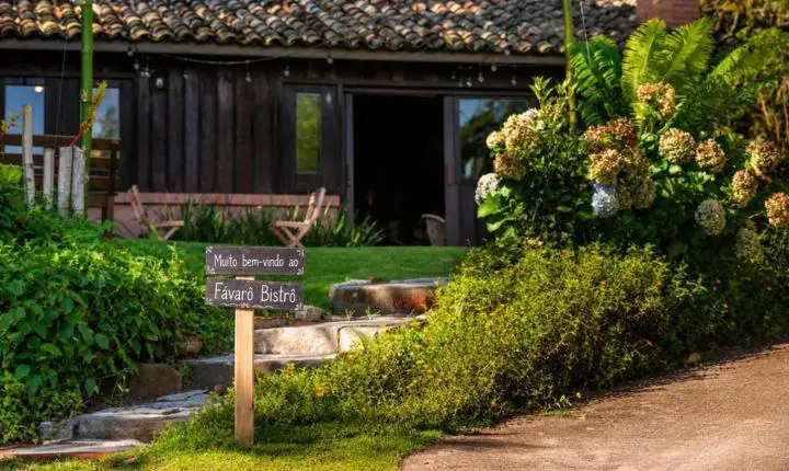 Praia do Rosa ganha sunset gastronômico para celebrar nova fase do Fávaro Bistrô