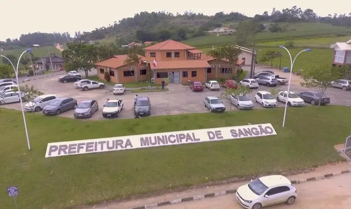 Prefeito de Sangão é afastado por 180 dias após denúncia de corrupção
