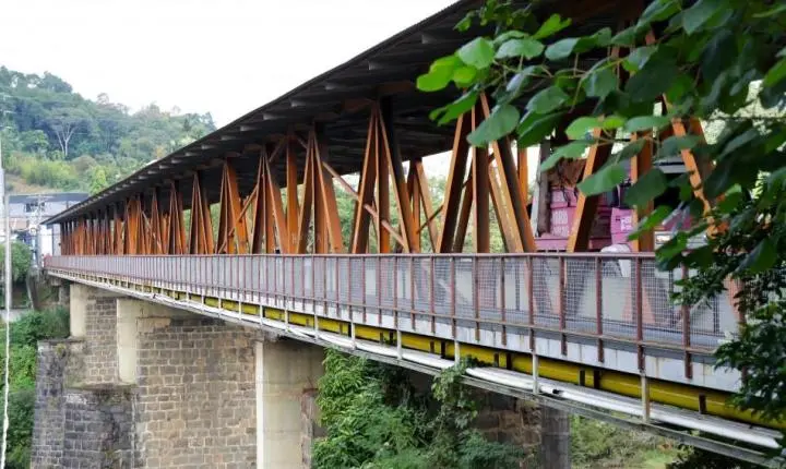Prefeitura de Blumenau entrega reforma da passarela da Ponte do Salto
