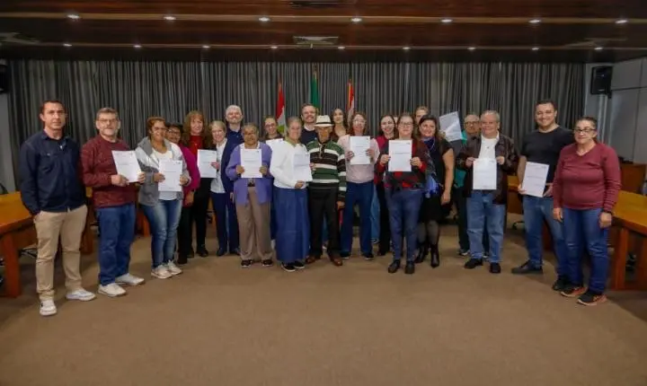 Prefeitura de Blumenau entrega termos de quitação para 29 famílias e avança na regularização habitacional