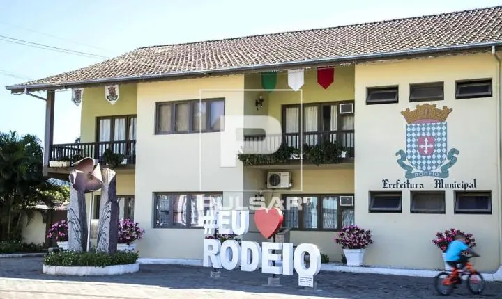 Prefeitura de Rodeio abre vagas de estágio para universitários