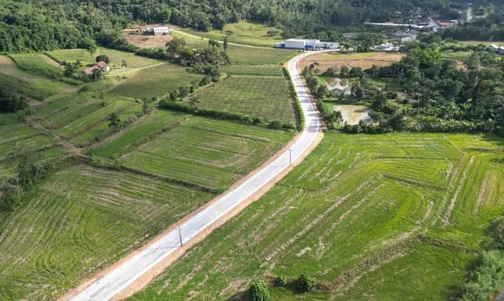 Prefeitura de Rodeio finaliza pavimentação da Rua Silvio Scoz e impulsiona a infraestrutura.