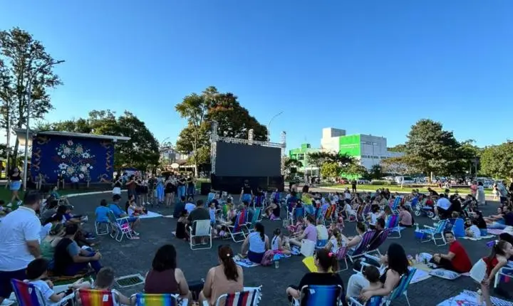 Prefeitura de Timbó confirma nova edição do Cinema no Parque após sucesso da primeira sessão