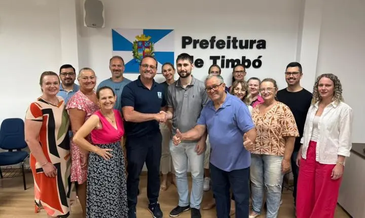 Prefeitura de Timbó firma acordo que garante ganho real e avanços para servidores municipais