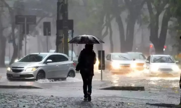Previsão de frio intenso, chuva e ressaca deixam SC em alerta neste domingo