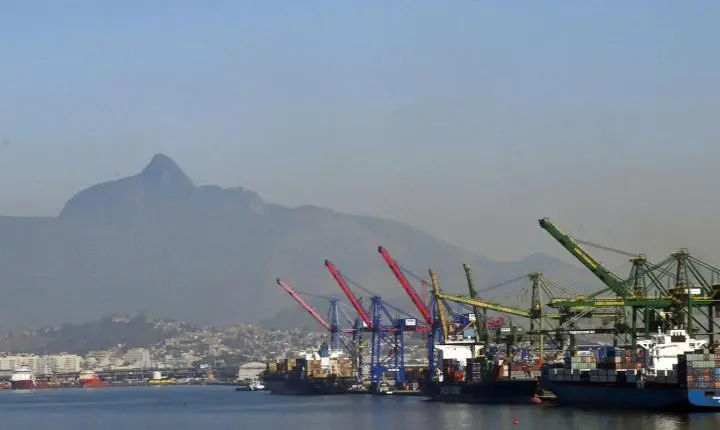 Governo revisa superávit comercial de 2026 para US$ 84,4 bilhões