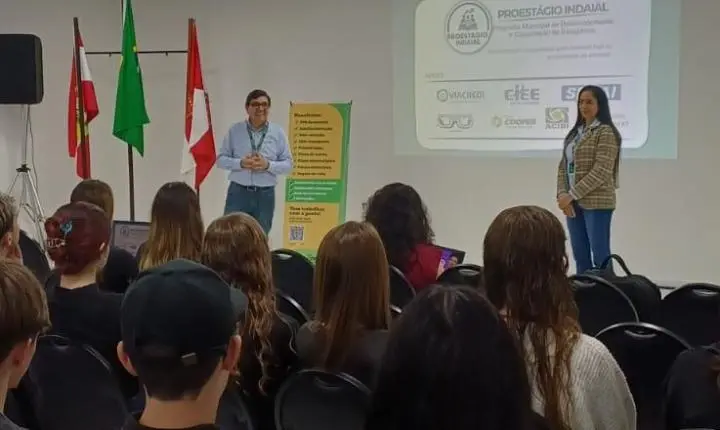 ProEstágio Indaial promove capacitação sobre cooperativismo e educação financeira para estagiários