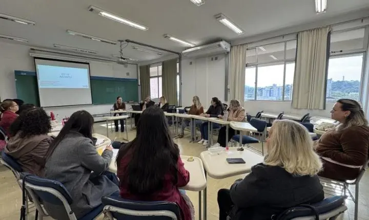 Professores da rede municipal passam por formação focada na alfabetização